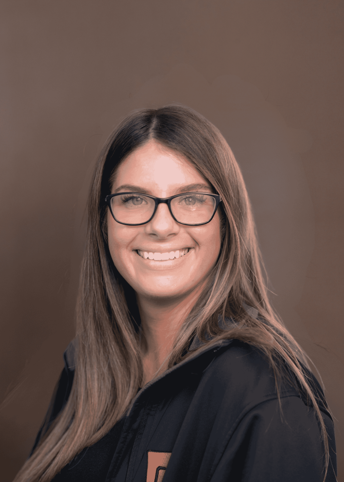 Ella-Skura-brown-background-v1-1