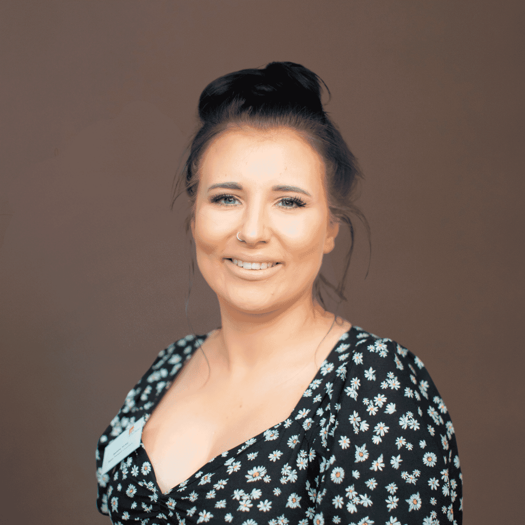 Jasmine-Fortey-brown-background